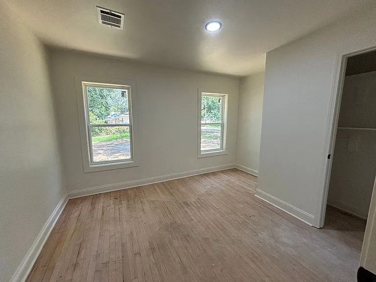 1601 Traffic St — Photo 4