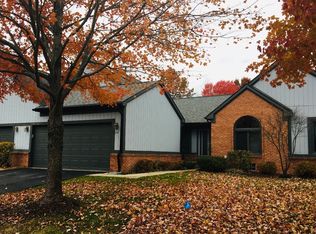 2718 Lochmoor Blvd #15, Lake Orion, MI 48360