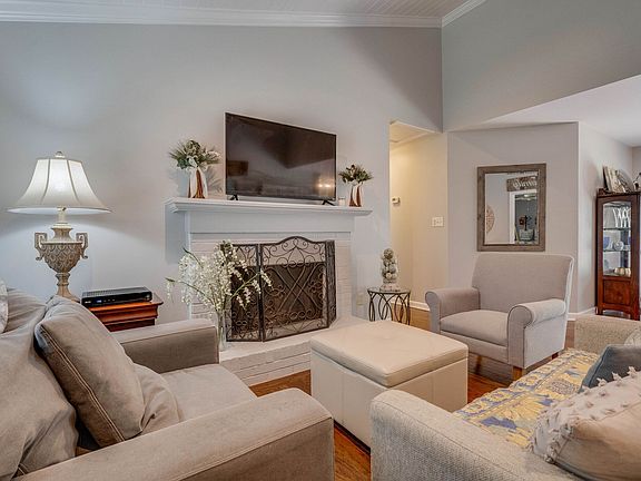 5th image of 717 Riverview Dr