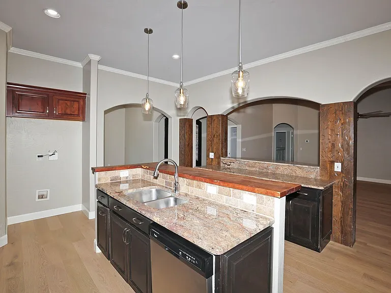 7501 Continental Pkwy — Photo 9
