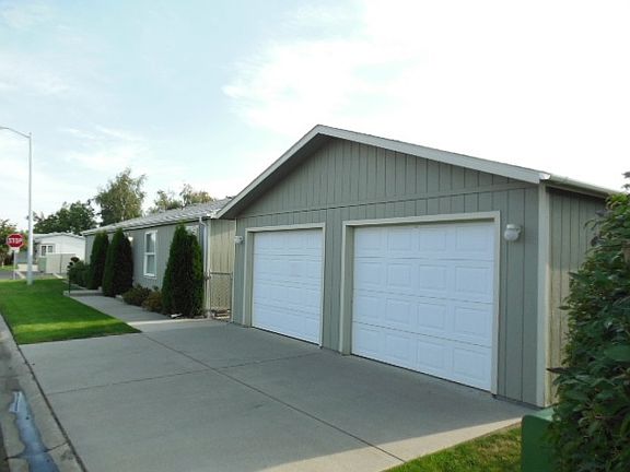 Excellent condition & Garage