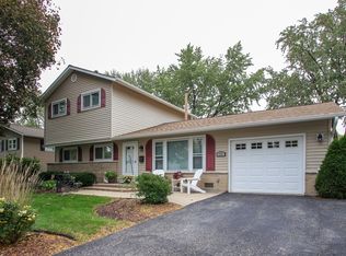 255 Fleetwood Ln, Elk Grove Village, IL 60007