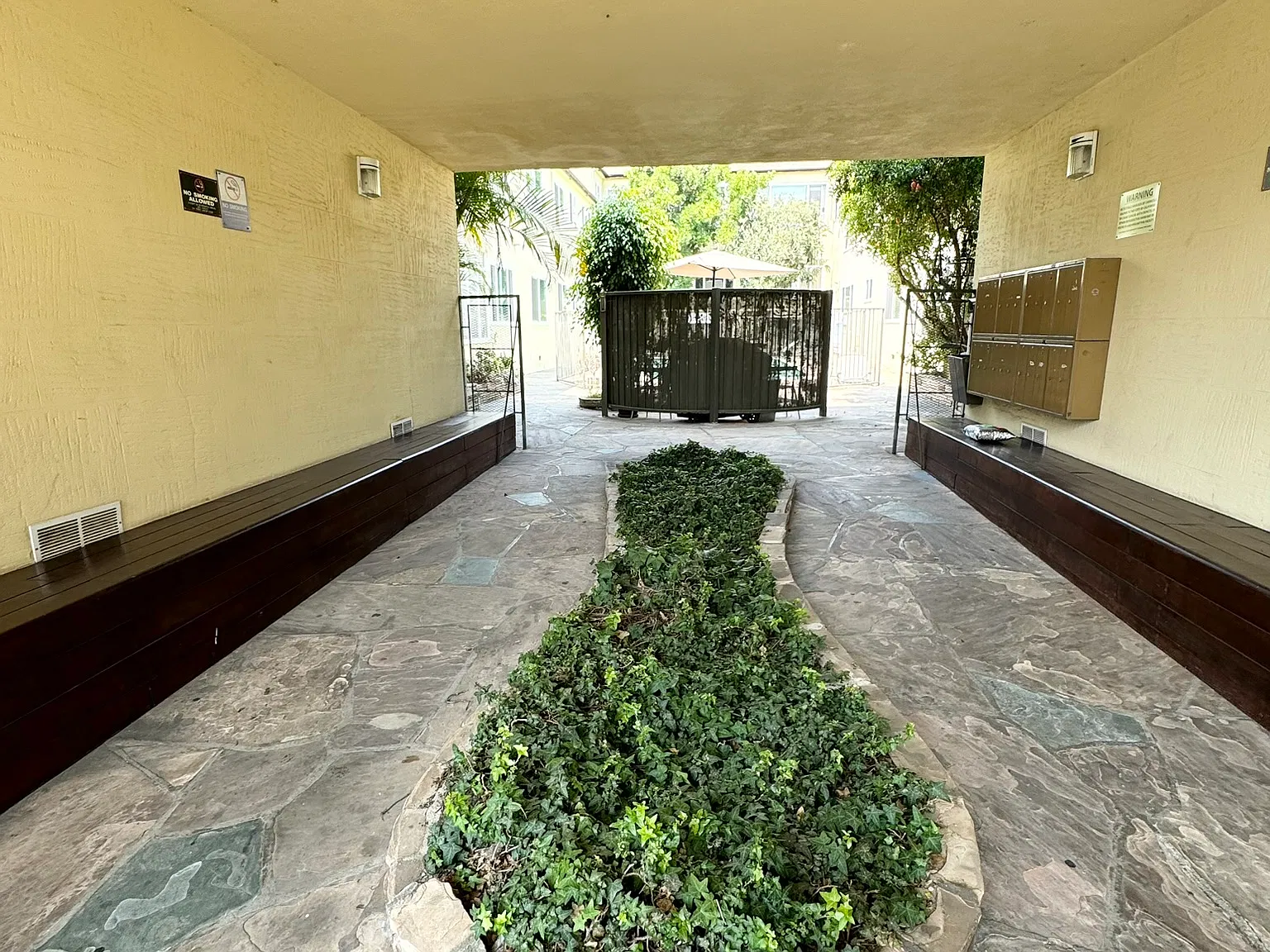 2 bed, 1000 sqft, $2,995 — Photo 2