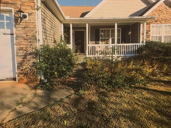 4 Judges Ln, Greer, SC 29651