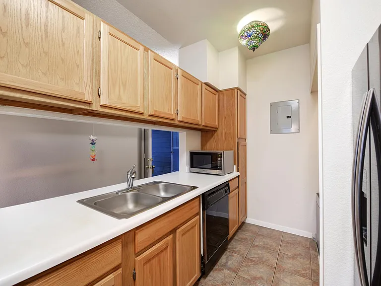 7437 Singing Hills Dr — Photo 3