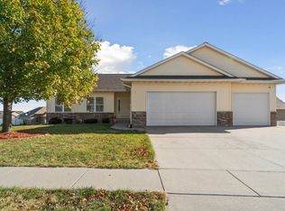 6709 Harrison Rd SW, Cedar Rapids, IA 52404