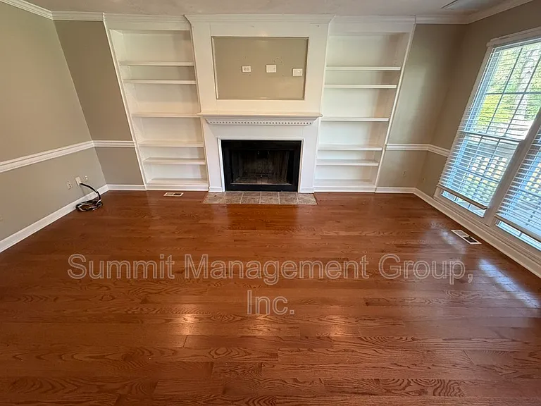 1611 Ellington Rd SE — Photo 9
