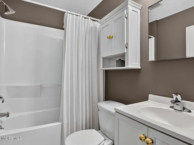 139 Webb Ave — Photo 21