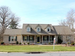 8 Bentley Ln, Lancaster, PA