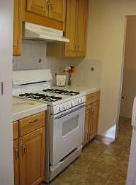 5th image of 1059 Van Buren Ave
