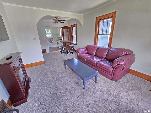 4th image of 1107 E Hines Ave