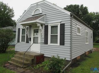 611 NE 3rd St, Madison, SD 57042