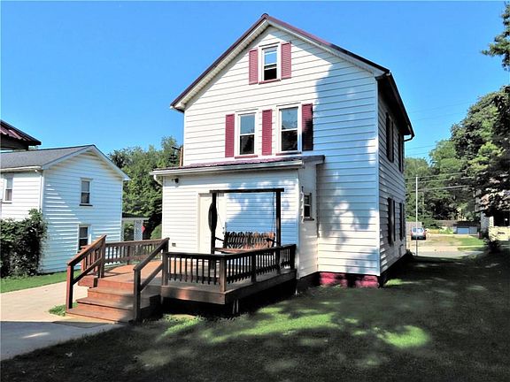 3rd image of 715 Hickory St