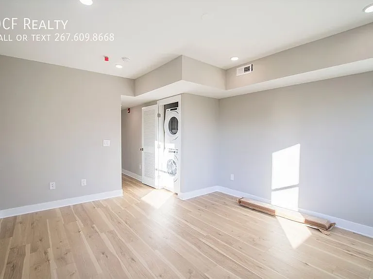 4926 Locust St #3R — Photo 5