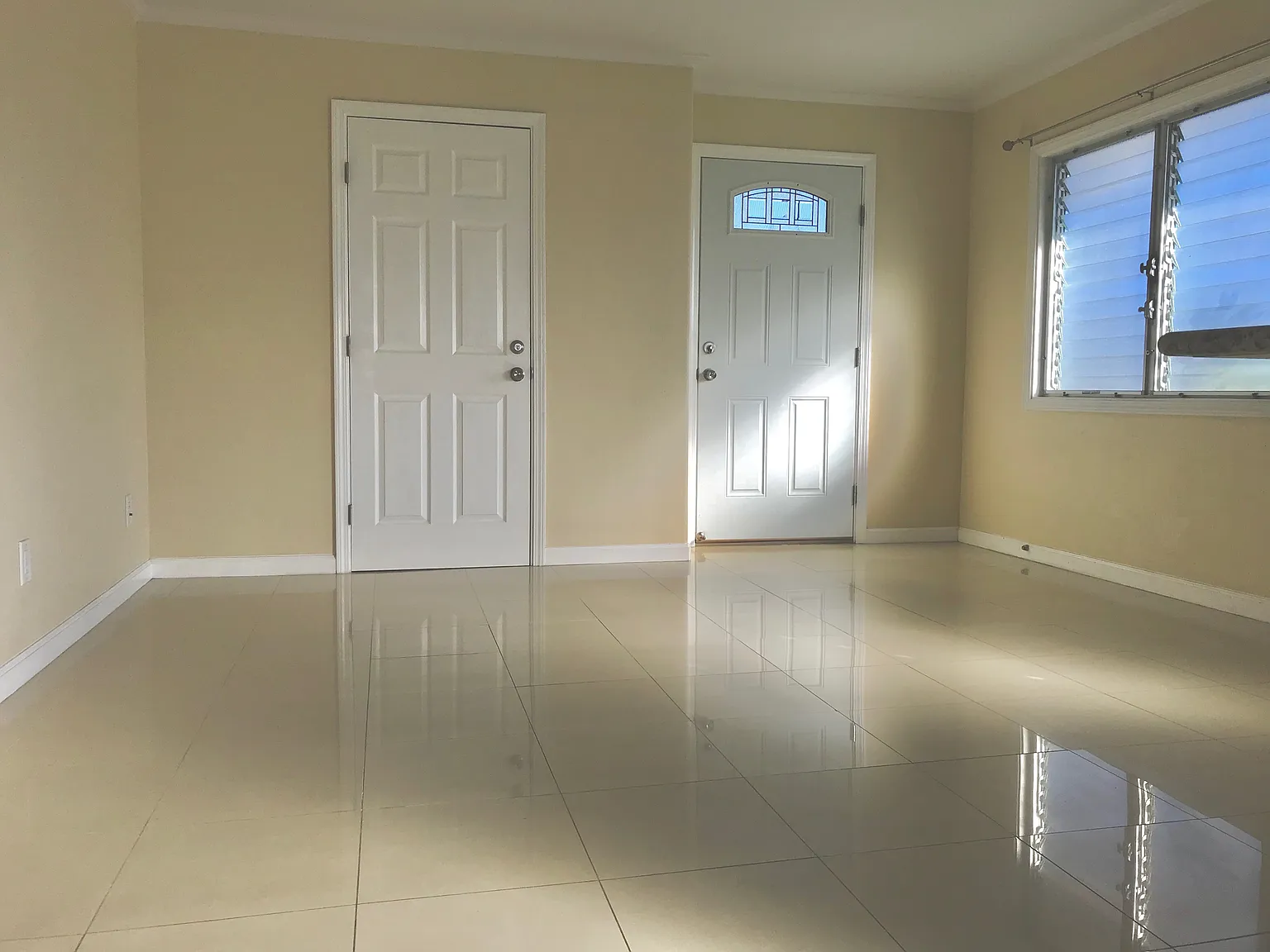 2 bed, 750 sqft, $2,200 — Photo 2