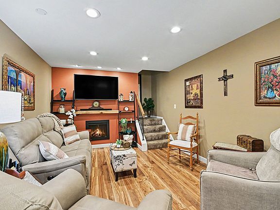 3rd image of 2225 Daffodil Dr #308C