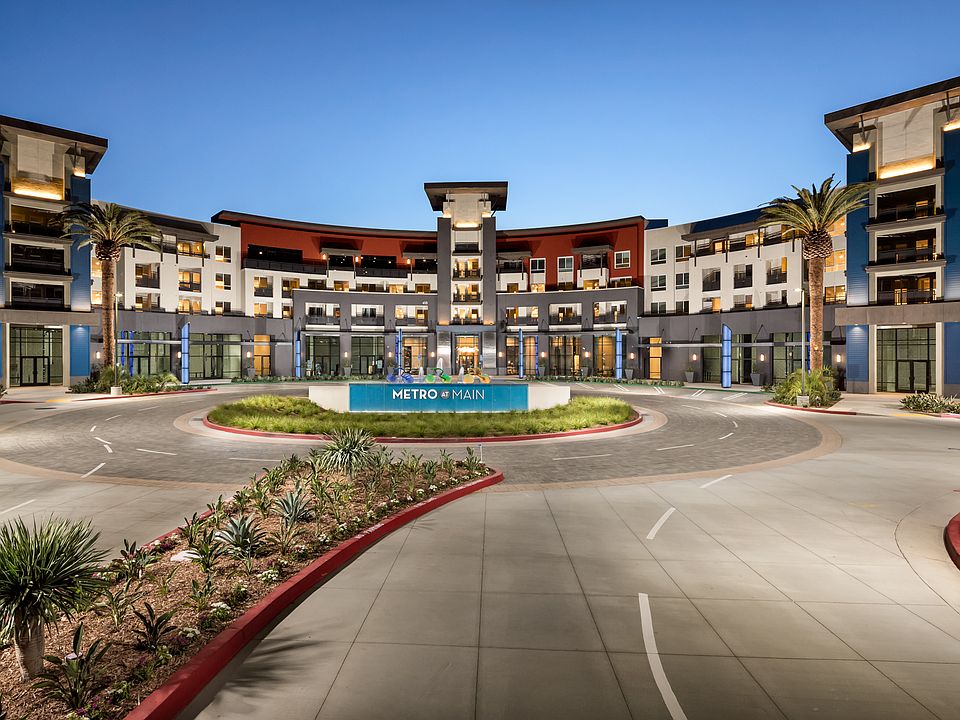 Corona, CA Metro at Main Apartments exterior