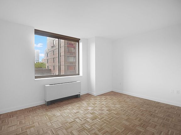4th image of 360 W 43rd St APT S8d