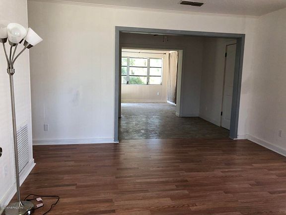 2nd image of 2714 Silver Lake Dr