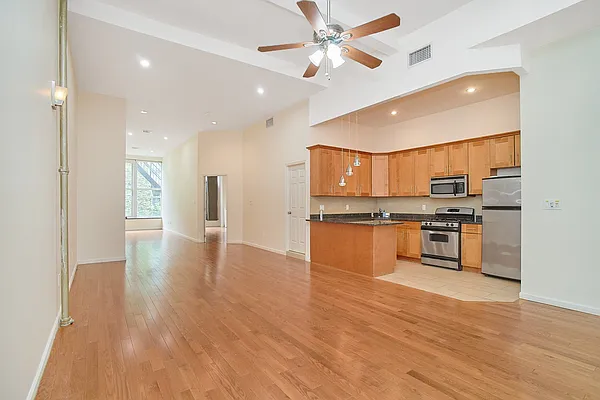 Rented by Streetwise NYC LLC | media 24