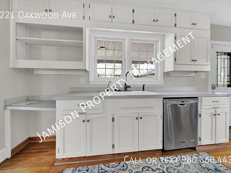 1221 Oakwood Ave — Photo 10