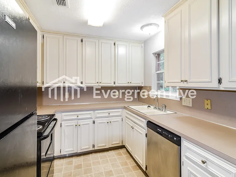 525 Saddlewood Dr — Photo 4