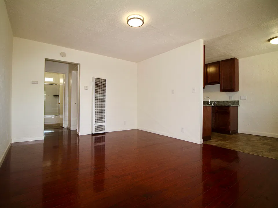 881 W A St #5