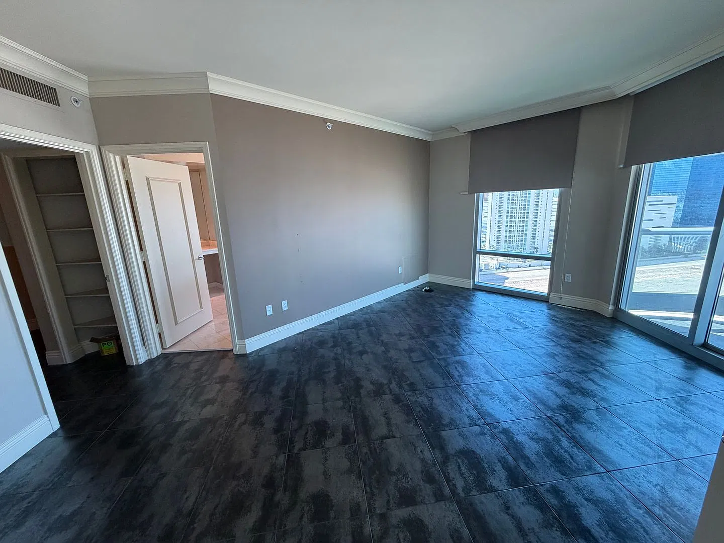 26th-Floor Turnberry Towers Condo with Stunning Las Vegas Strip Views — Photo 3