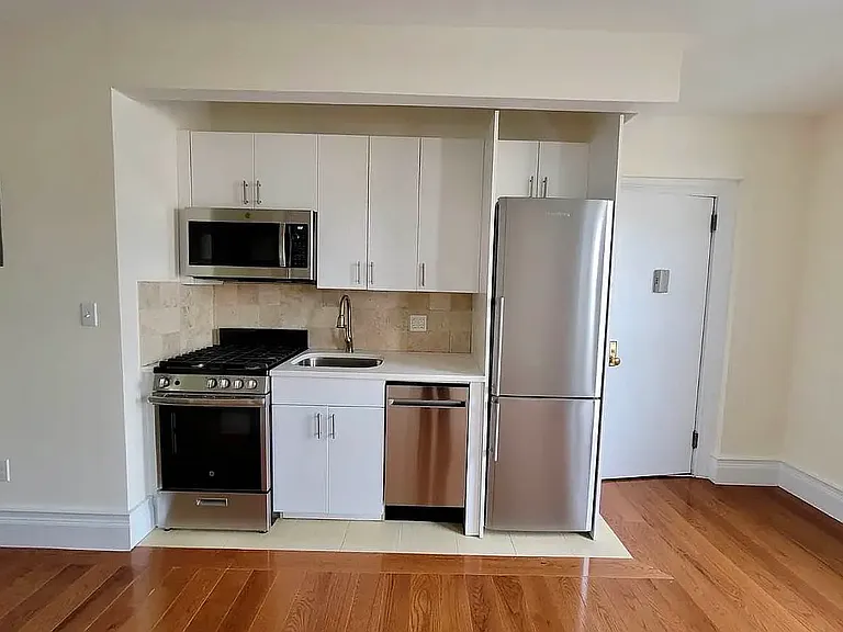 204 W 10th St #91 — Photo 3
