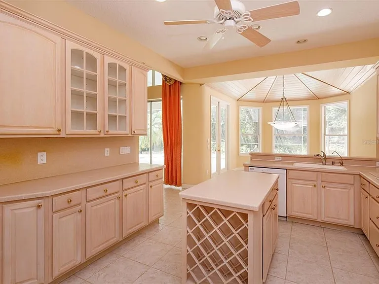 208 Heatherwood Ct — Photo 12