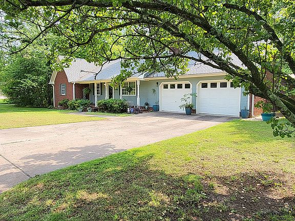 2nd image of 37 Fontaine Dr
