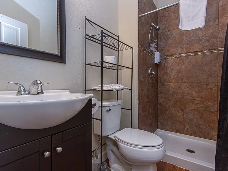605 Bluff St #220 — Photo 7