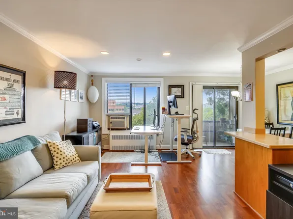 1593 N Colonial Ter #205X, Arlington, VA 22209