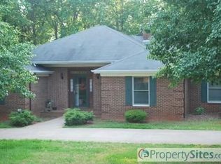 206 Foxglove Dr, Statesville, NC 28625
