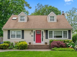 183 Iceland Dr, Huntington Station, NY 11746