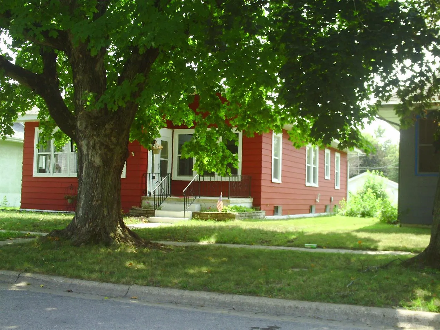 2612 Avenue I photo 1