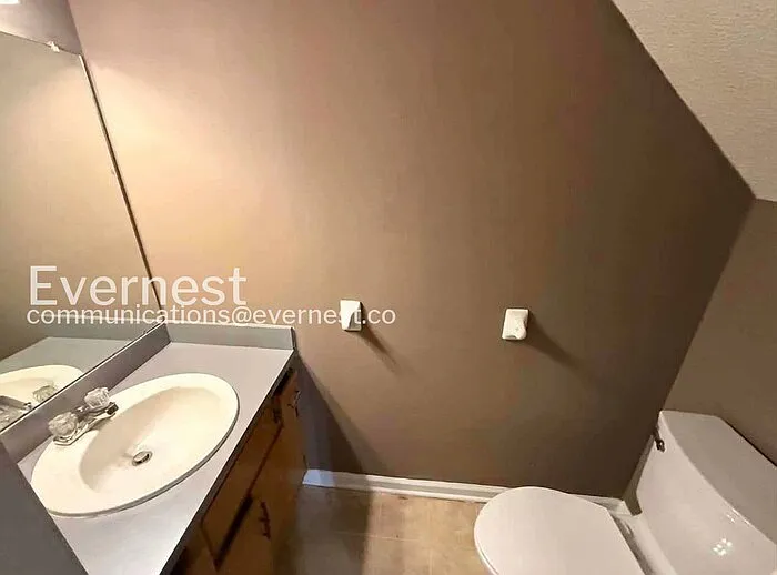 2543 Hampstead Dr — Photo 14