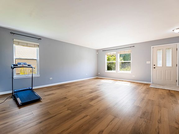 2nd image of 1715 Ivy Ln