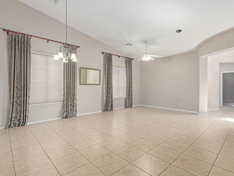 2206 W Fawn Dr — Photo 7