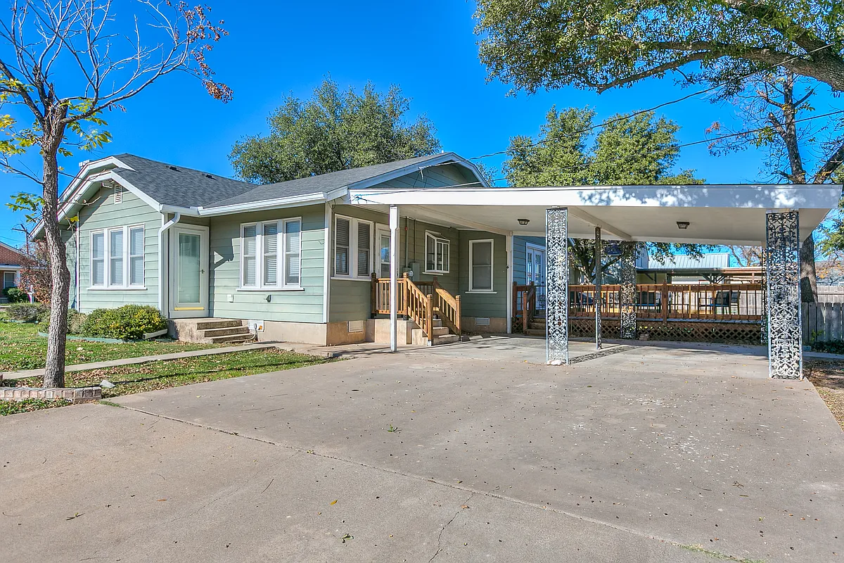 Two Car carport, outdoor lighting, extra wide driveway - 216 S Madison St