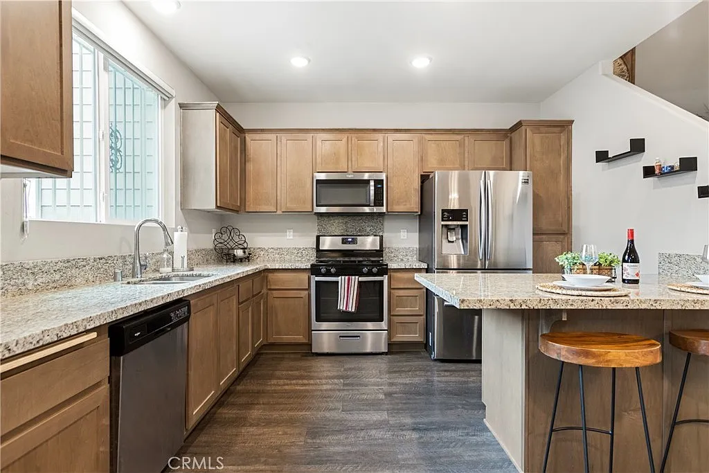 3 bed, 2.5 bath, 1456 sqft, $3,200 — Photo 4