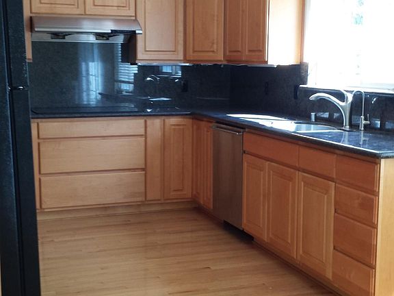 2nd image of 930 Crane Ave