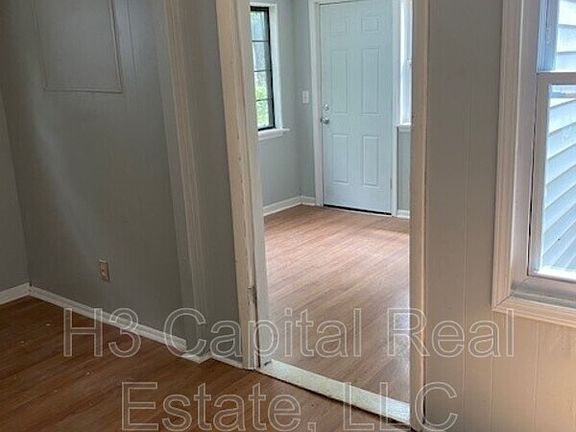 5th image of 406 Wood River Ave