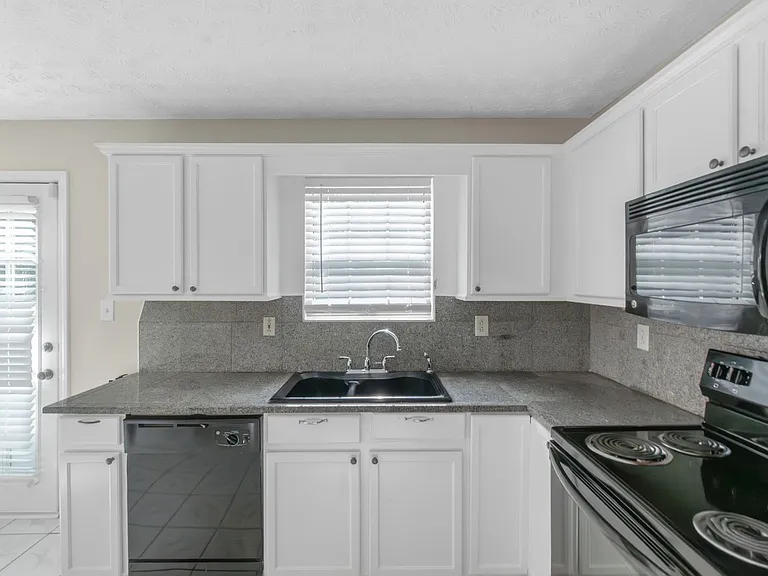 97 Livingston Ln — Photo 9