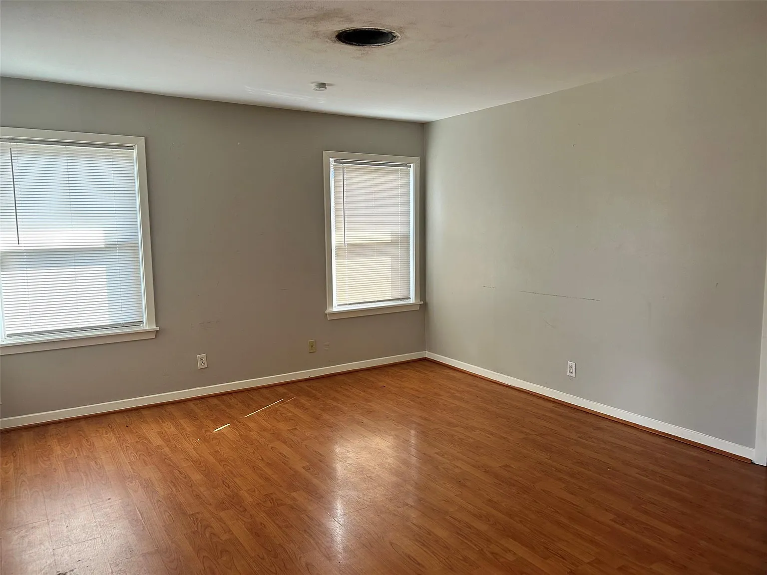 3 bed, 2.5 bath, 1924 sqft, $1,750 — Photo 4