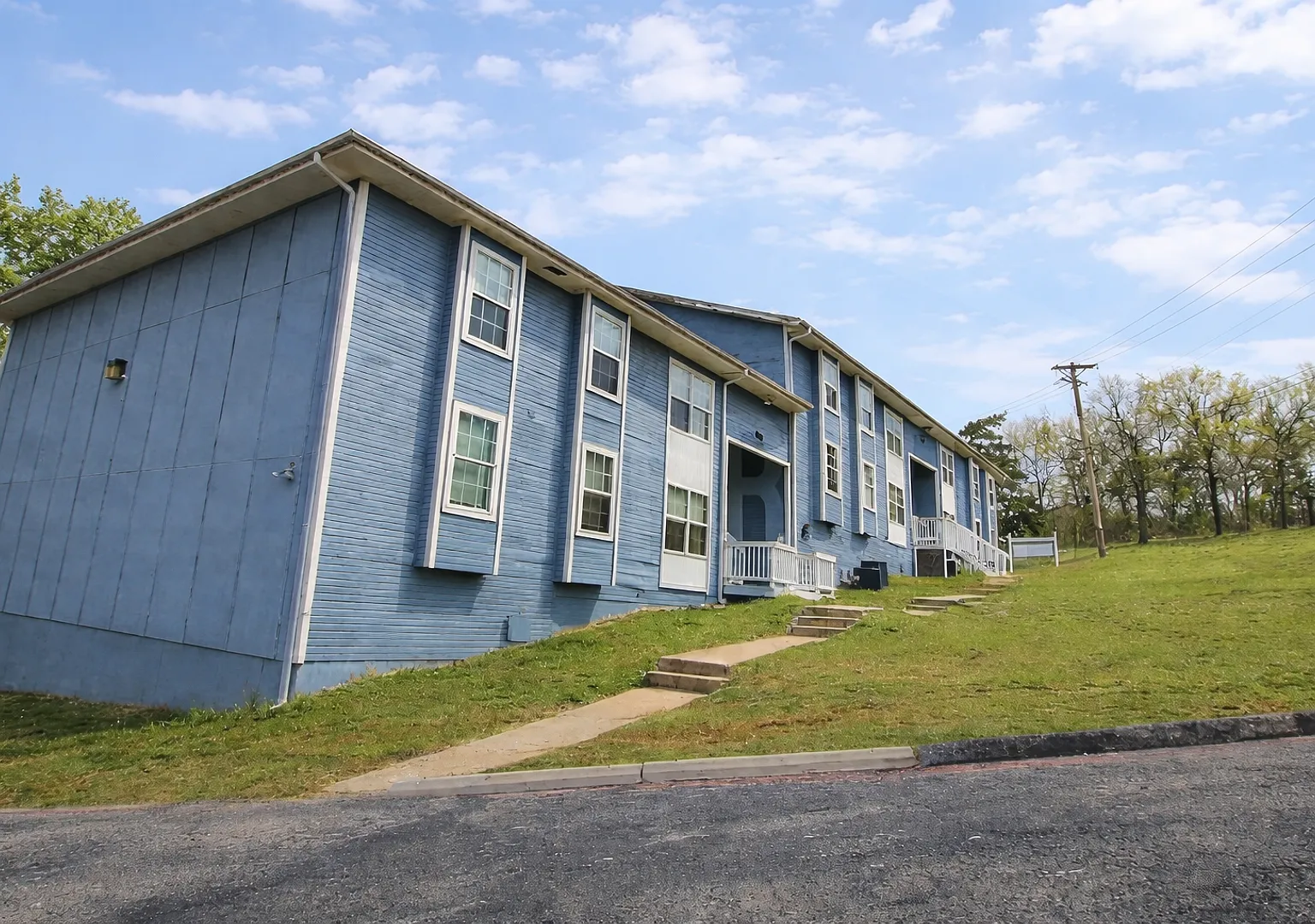 Douglas Apartments - 400 Judy Street - Heart of Branson — Photo 2