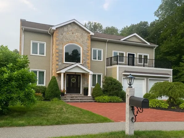 8 Wild Turkey Ln, Whitman, MA 02382