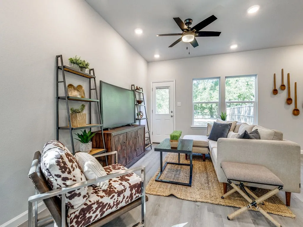 6 bed, 4.0 bath, 1421 sqft, $1,250 — Photo 4