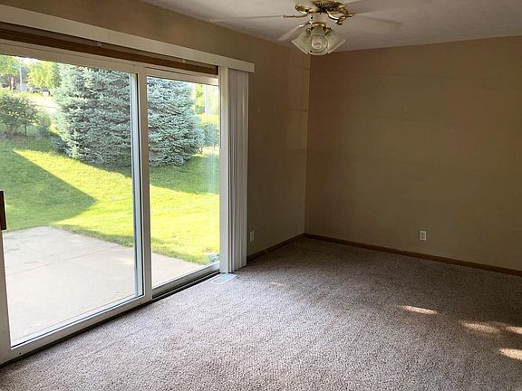 5th image of 6402 S 162nd Terrace Cir