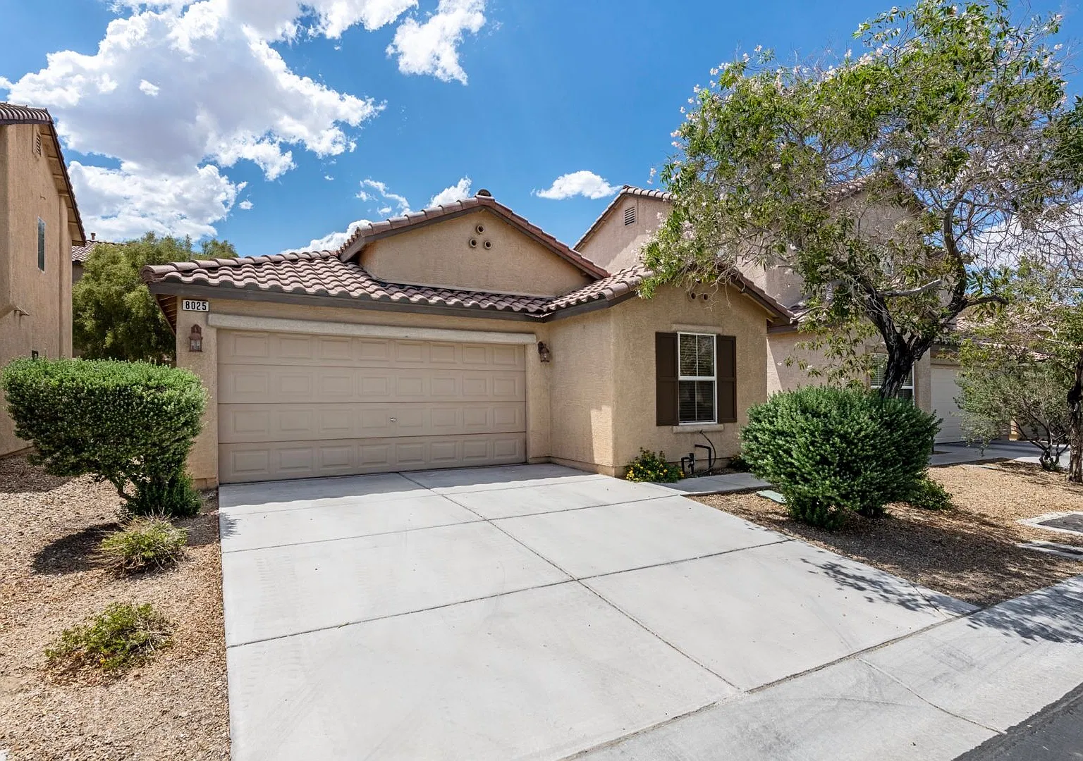 Charming Two Bedroom Two Bathroom home — Photo 2
